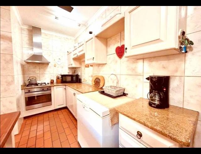 4 BEDROOM HOUSE FOR SALE IN MEER EN SEE